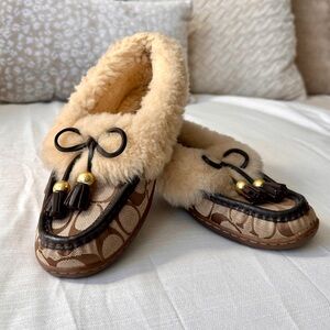 Women's Coach Fiona Shearling Moccasins Leather Tassels Rubber Sole size 7.5 EUC